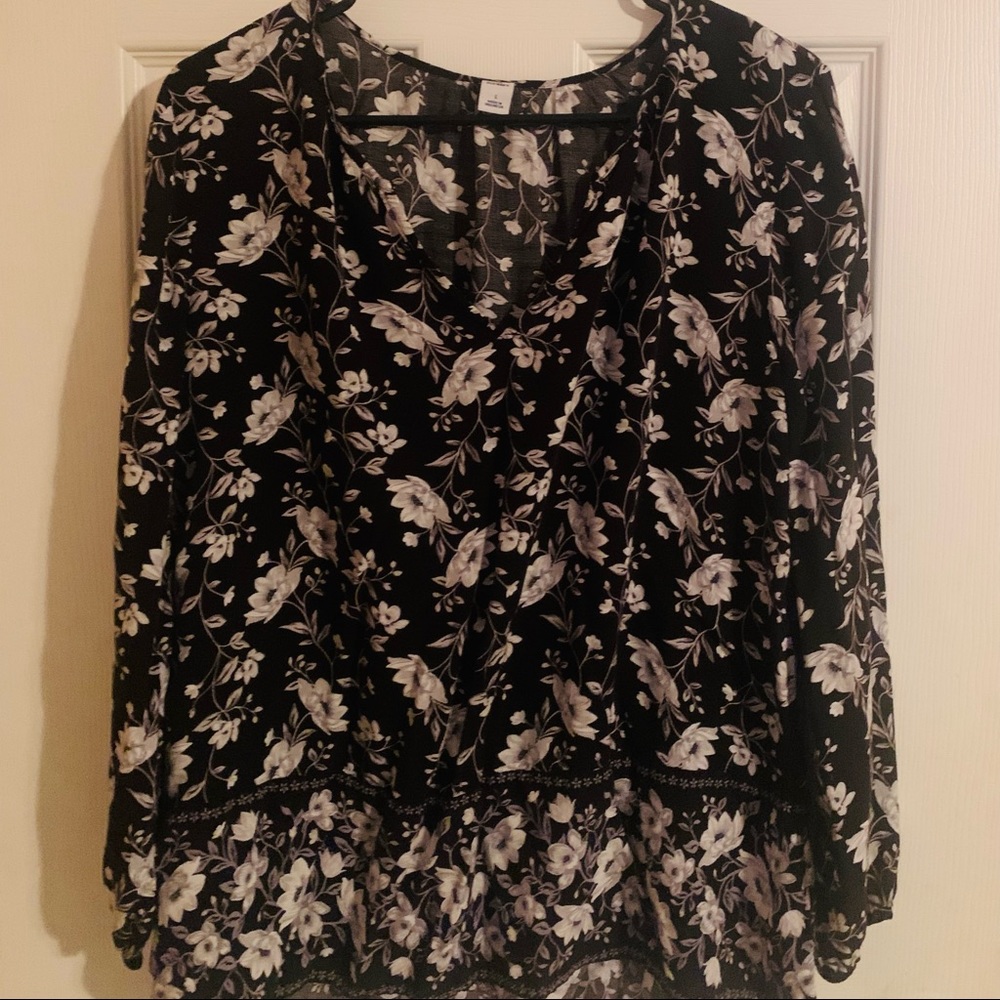 Old Navy large floral shirt size L